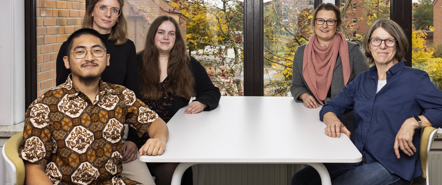 Teamfoto zentrale Studienberatung, fünf Frauen