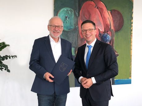 Prof. Dr. Kreutz (li.) und Minister Falko Mohrs (re.) Prof. Dr. Kreutz (li.) und Minister Falko Mohrs (re.)