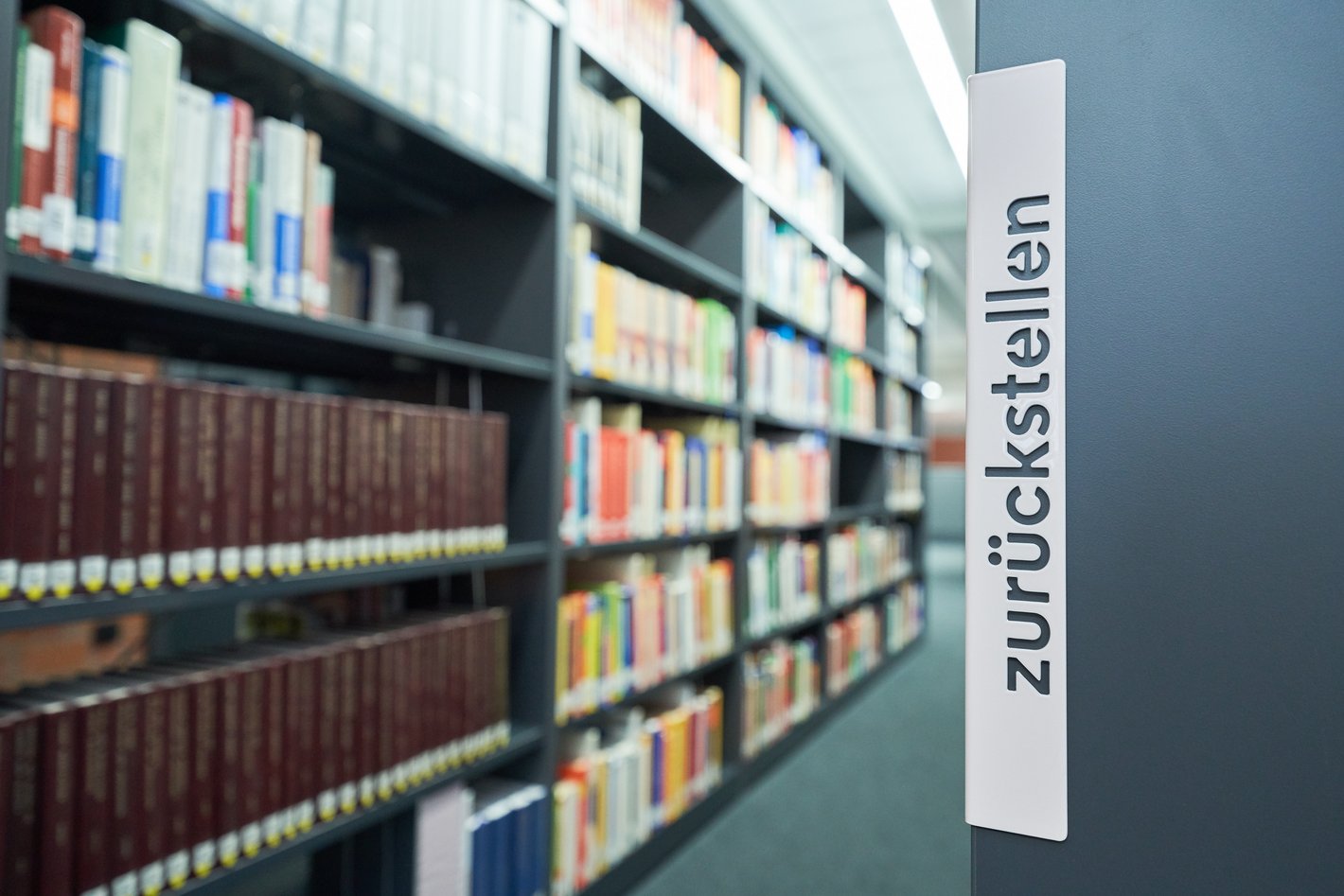 Zurückstellen-Boxen in der Zentralbibliothek