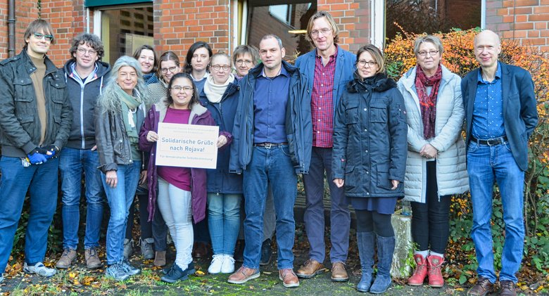 Solidaritätsbekundung vom Fachbereich Soziale Arbeit und Gesundheit „Wir stehen an ihrer Seite für den Erhalt der demokratischen Selbstverwaltung und die Verwirklichung einer politischen Lösung durch Friedensverhandlungen.“