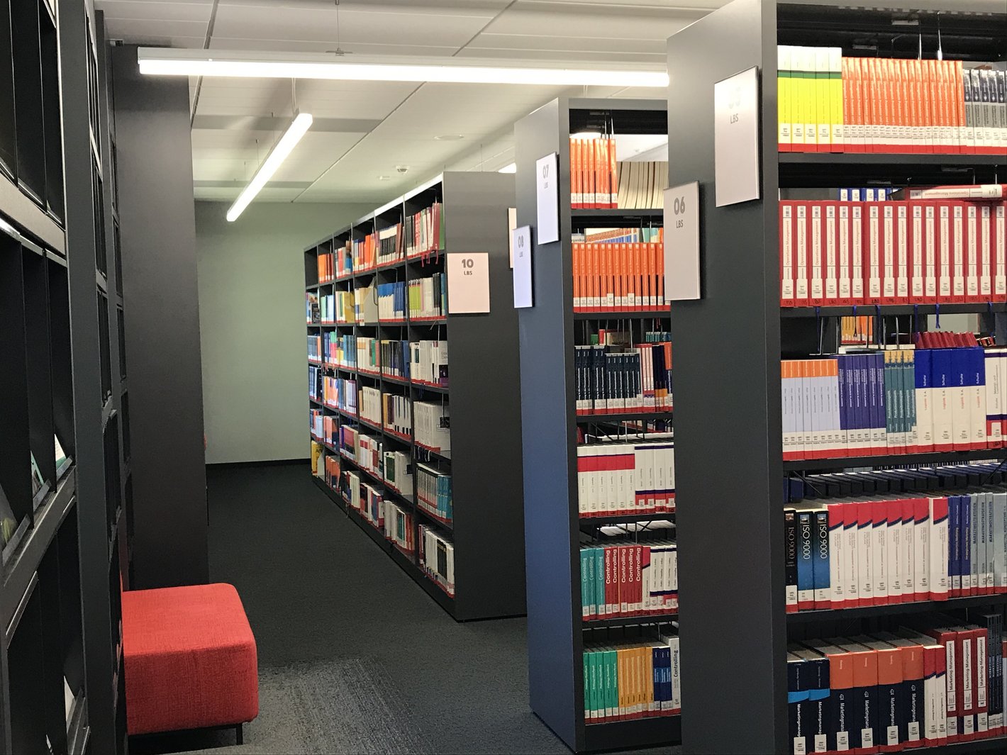Lehrbuchsammlung im EG