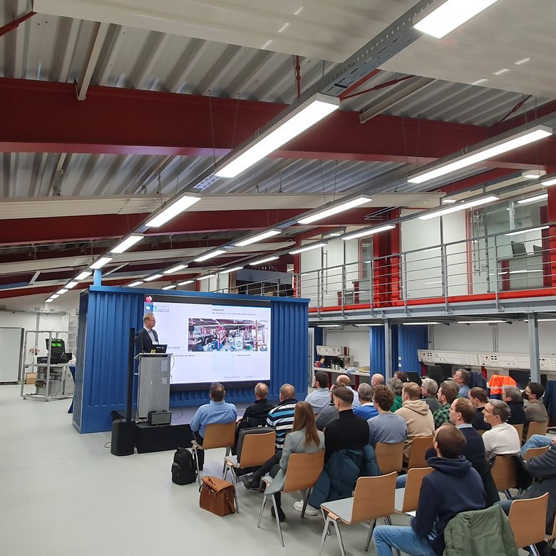 Das Montagskolloquium im neuen Technikum. Foto: Grunau