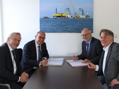 Enge Zusammenarbeit zwischen der Bohlen & Doyen GmbH und dem Fachbereich Seefahrt und Maritime Wissenschaften vereinbart (v.l.): Prof. Dr. Marcus Bentin, Günter Illig, Prof. Dr. Gerhard Kreutz, Reimar Schlögl