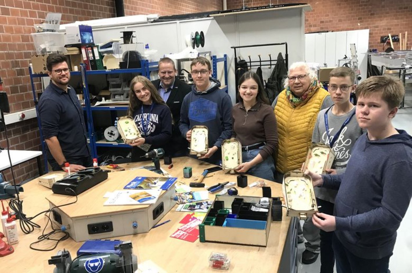 Personen im Labor FabLab