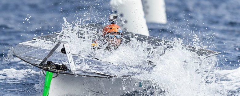 Das Solarboot "Sunderbird" der Hochschule Emden/Leer mit Fahrer Tim Schütte Das Solarboot "Sunderbird" der Hochschule Emden/Leer mit Fahrer Tim Schütte