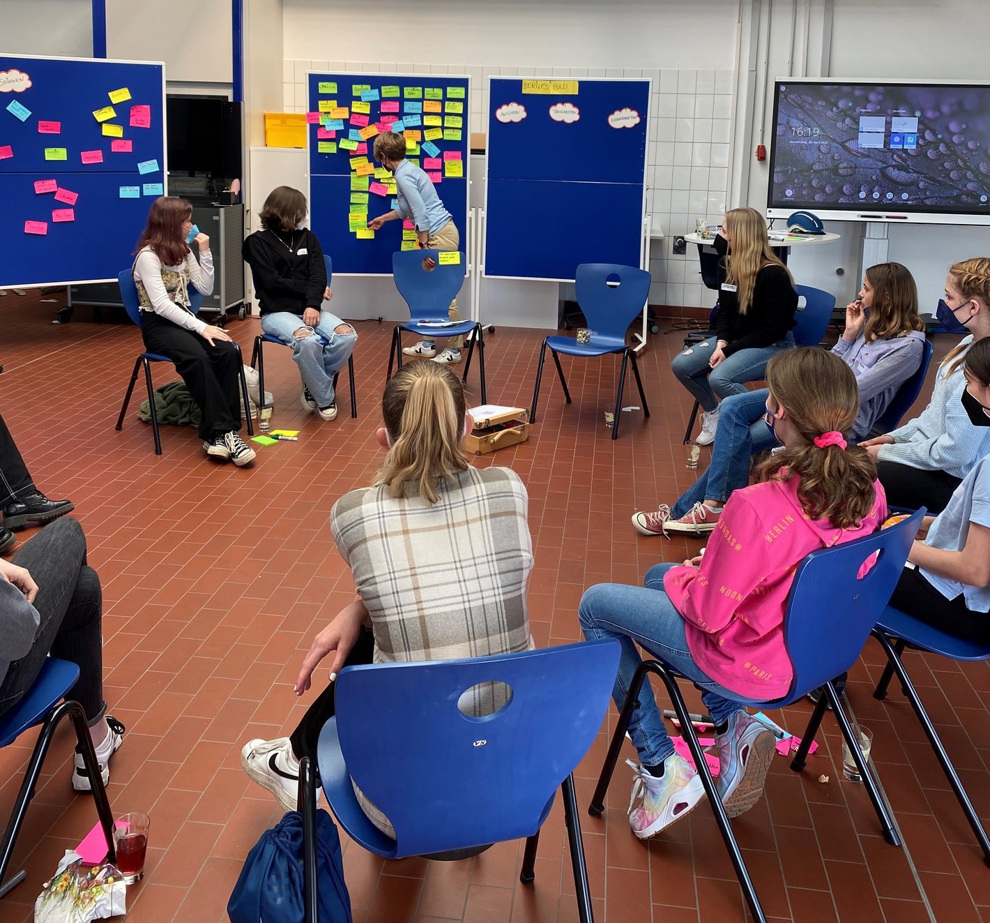 Zukunftstag 2022 Stuhlkreis Zukunftstag Hochschule Emden Leer 2022 Stuhlkreis GirlsDay
