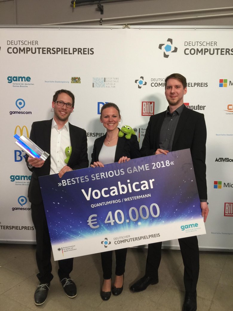 (v.l.): Hendrik Rump, Geschäftsführer Quantumfrog GmbH, Alena Langhans, Westermann Verlag, Andreas Schnepper, Quantumfrog GmbH. (v.l.): Hendrik Rump, Geschäftsführer Quantumfrog GmbH, Alena Langhans, Westermann Verlag, Andreas Schnepper, Quantumfrog GmbH.