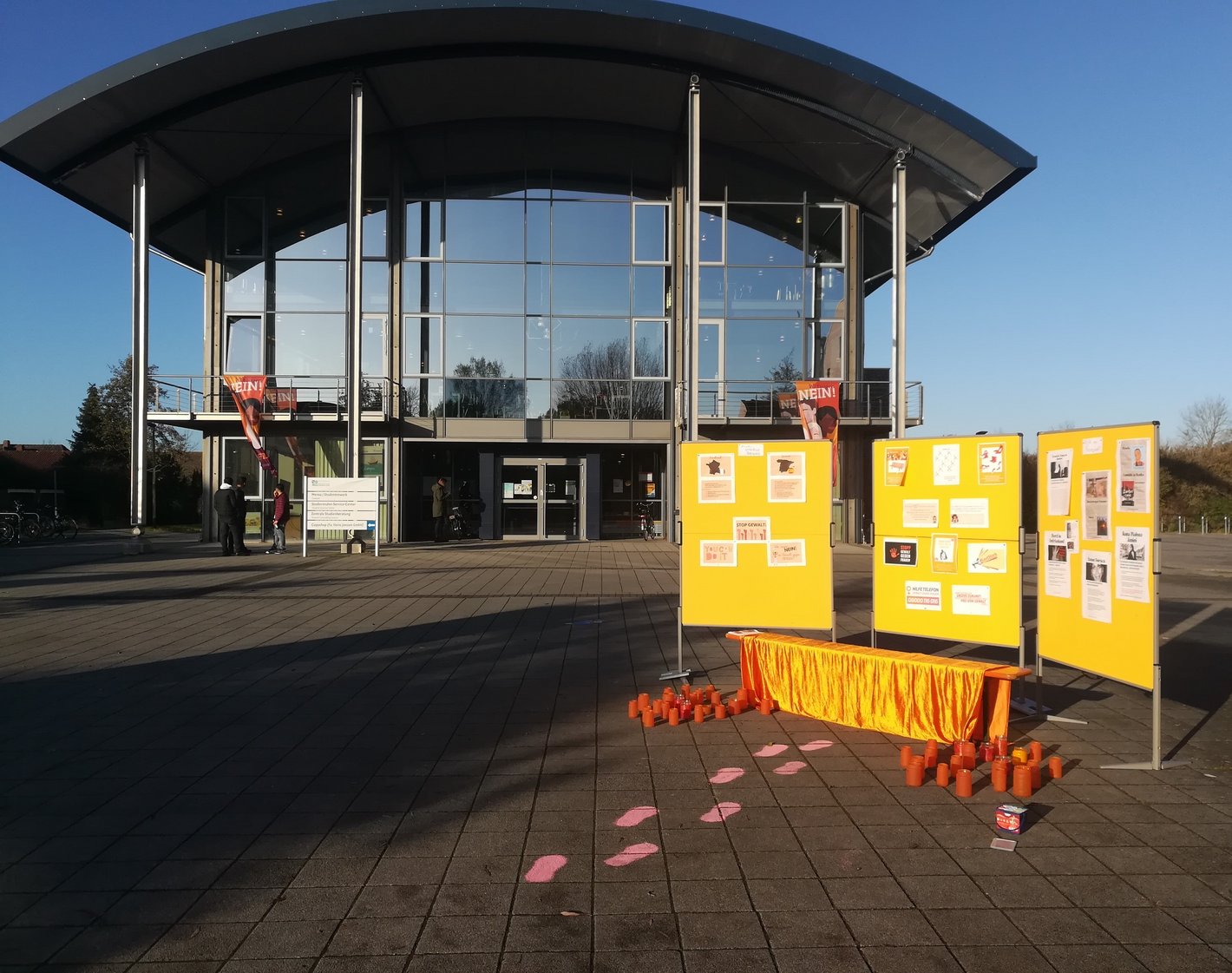 Infotafel vor der Mensa